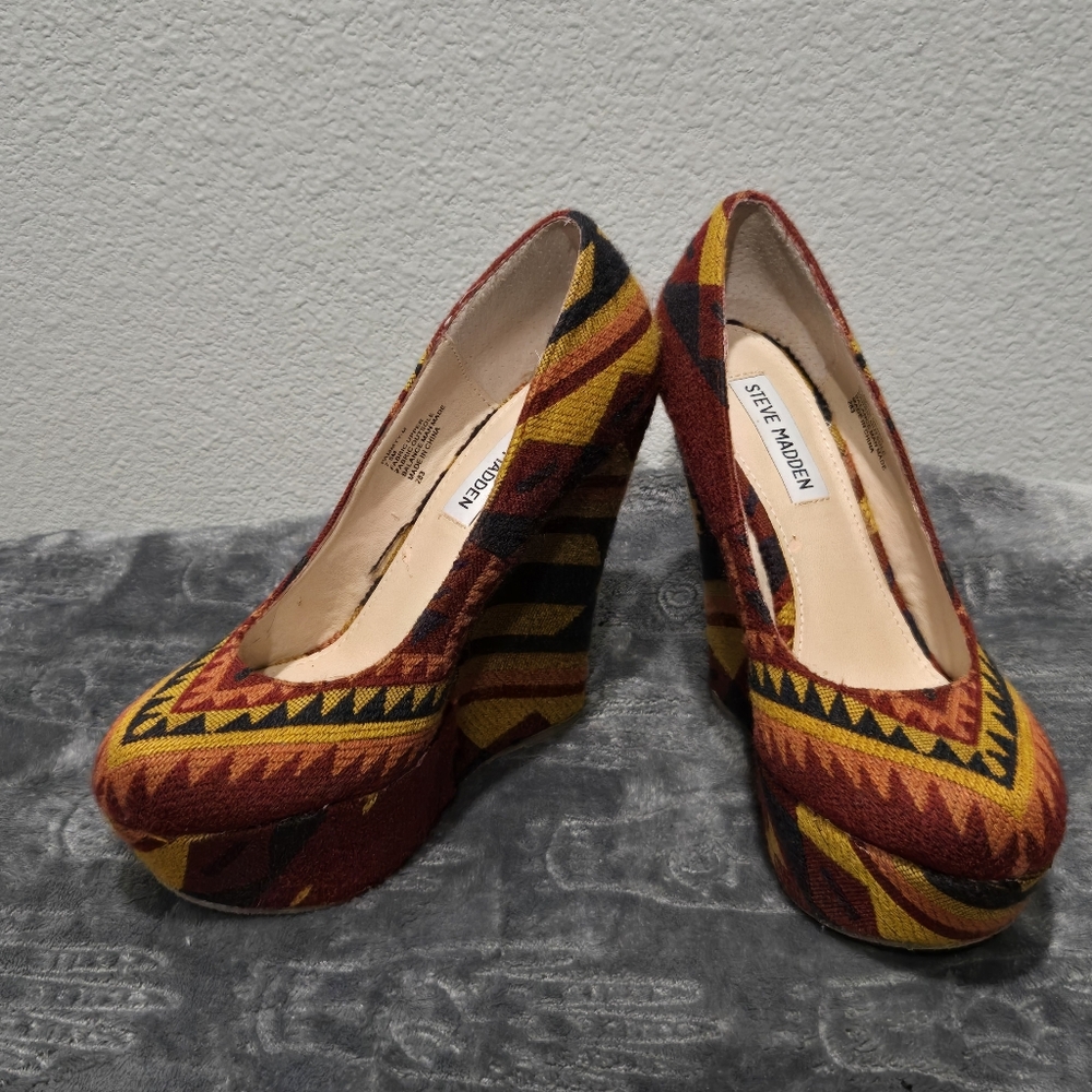 Steve Madden Aztec Pattern Platform Heels | Size 7 | Boho Statement Pumps